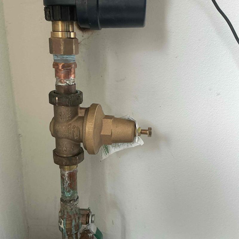 Pressure regulator valve installed on copper pipe system