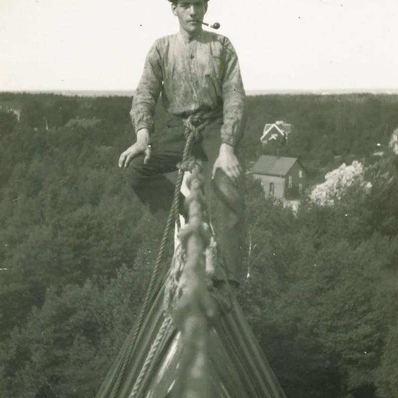 Rope and rigging system with worker smoking pipe