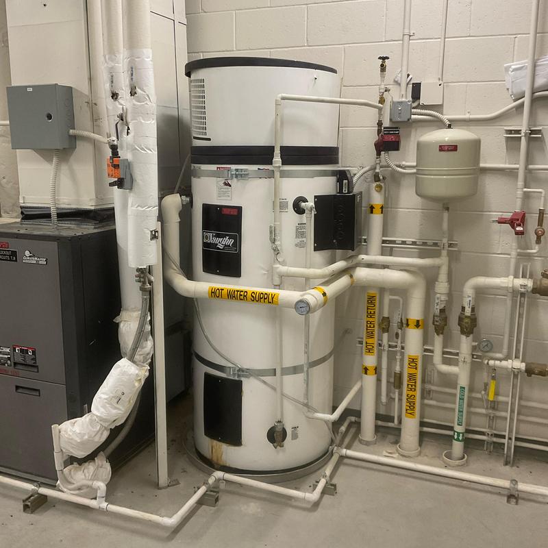 Commercial water heater with supply and return pipes