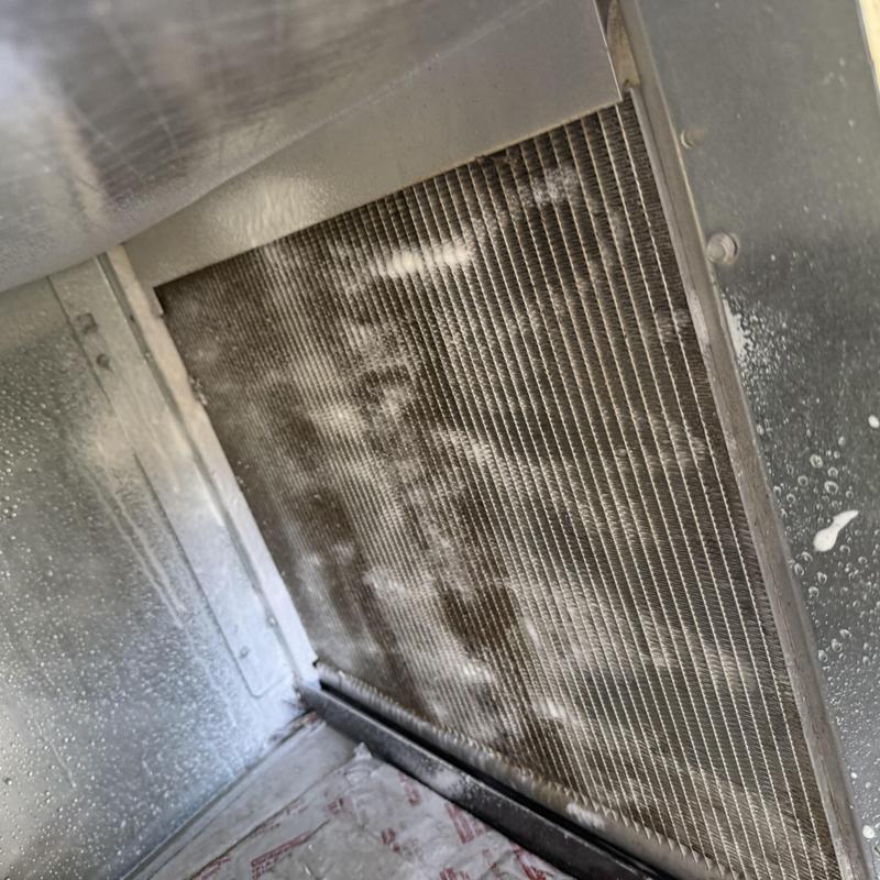 Air conditioner condenser coil with dirt buildup during cleaning Air conditioner condenser coil with dirt buildup during cleaning
