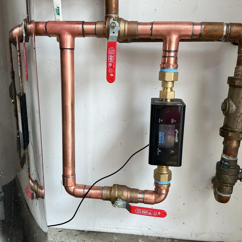 Water leak-prevention valve on copper water main