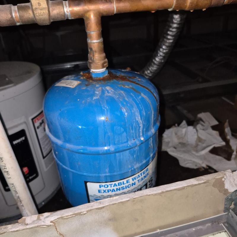 Thermal expansion tank with copper piping and signs of rust Thermal expansion tank with copper piping and signs of rust