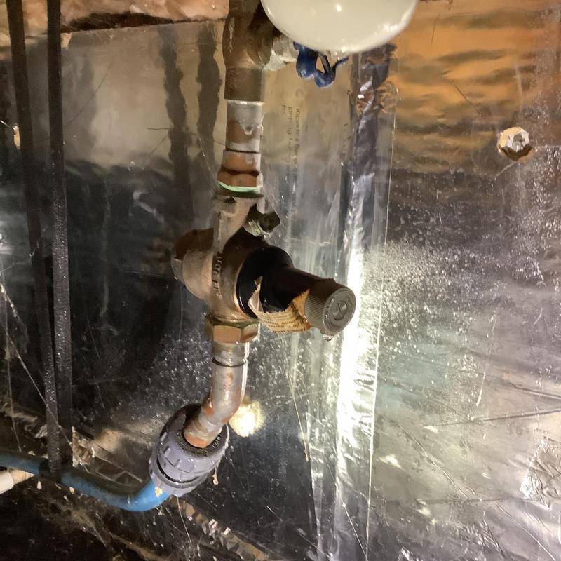 Pressure reducing valve and main line connection installation Pressure reducing valve and main line connection installation