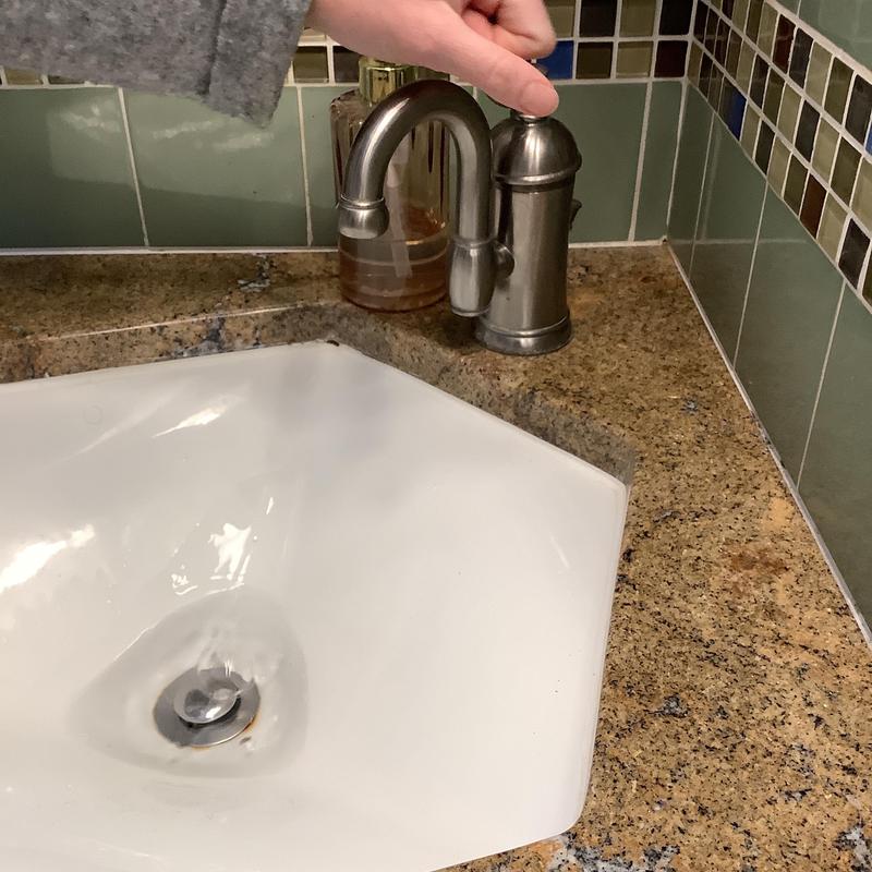 Lavatory sink pop-up drain assembly with faucet Lavatory sink pop-up drain assembly with faucet