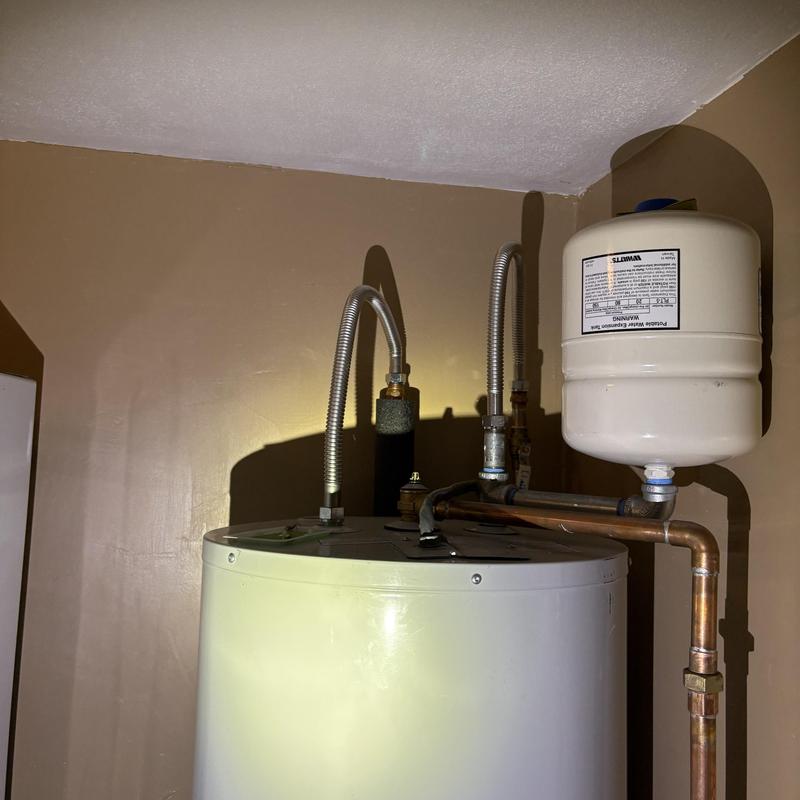Electric tankless water heater with expansion tank Electric tankless water heater with expansion tank