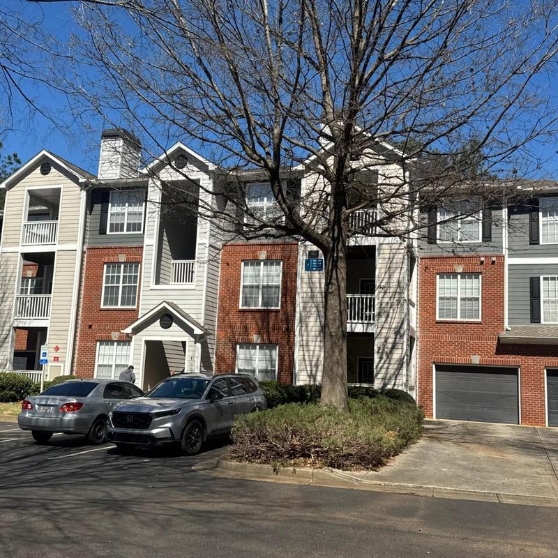 Asphalt shingle roof on apartment buildings in Marietta