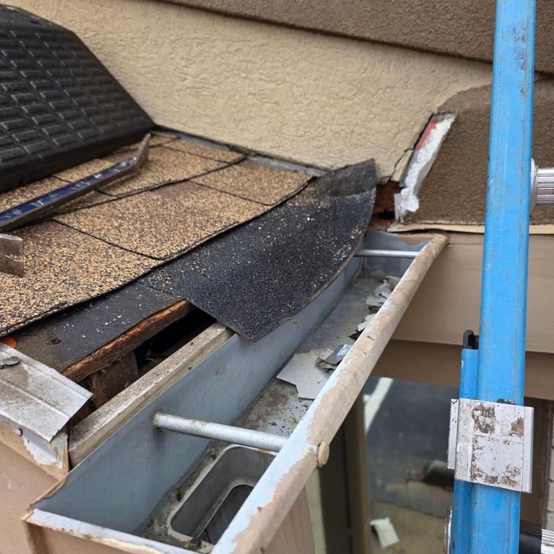 Shingle roof edge with damaged gutter and fascia board Shingle roof edge with damaged gutter and fascia board