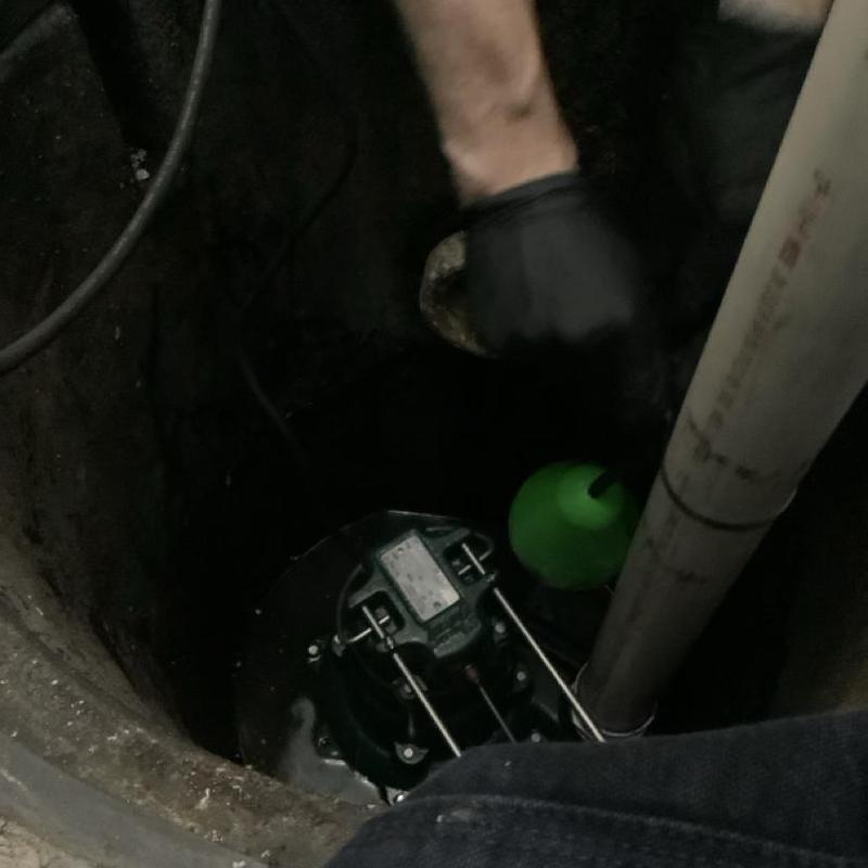 Sewage grinder pump with backup float alarm installation Sewage grinder pump with backup float alarm installation