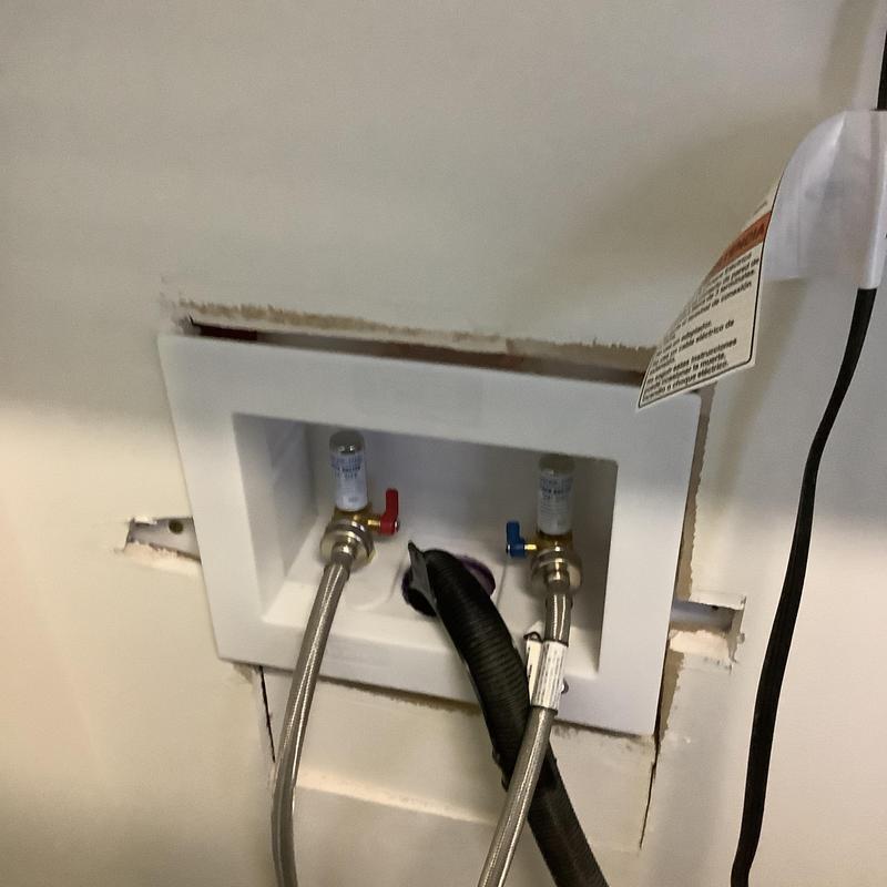 Recessed washing machine outlet box with shut-off valves Recessed washing machine outlet box with shut-off valves