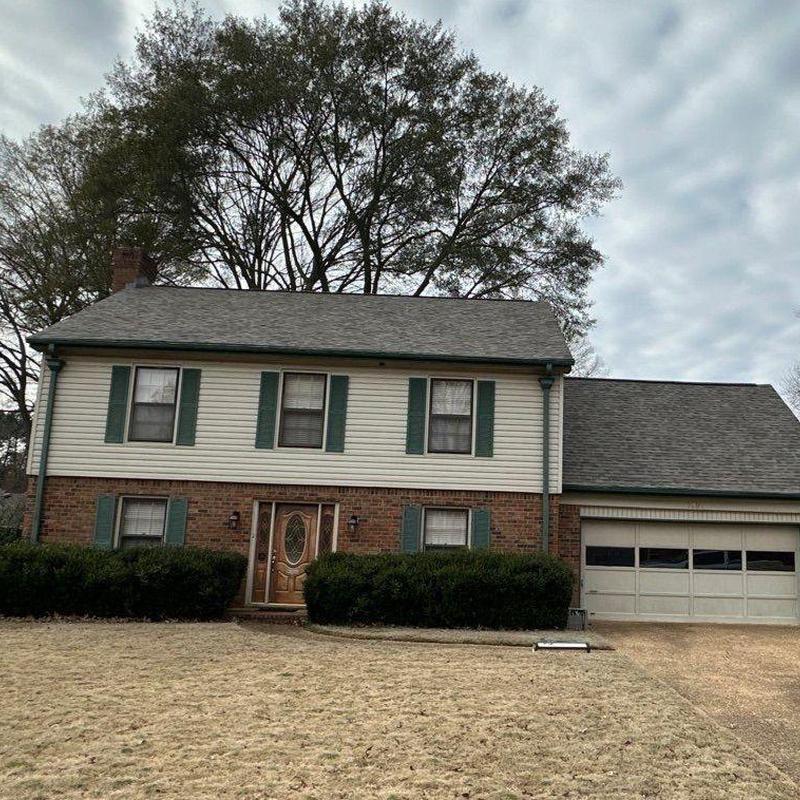 Owens Corning Oakridge asphalt shingle roof installation