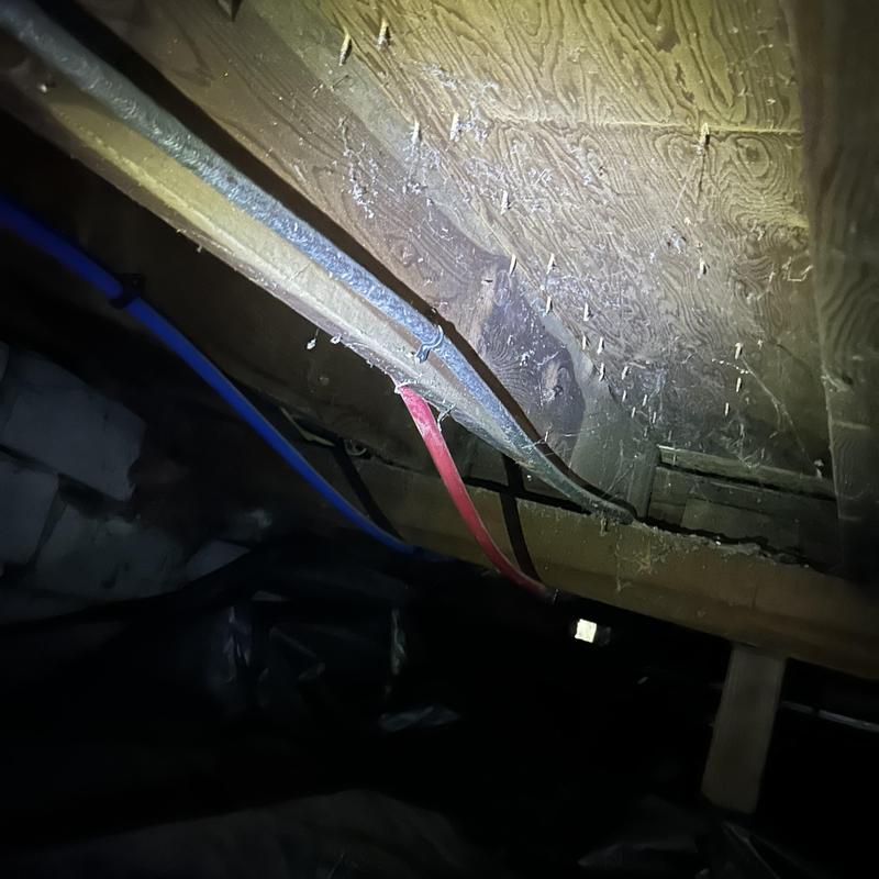 Cloth wired range circuit in crawlspace with wiring