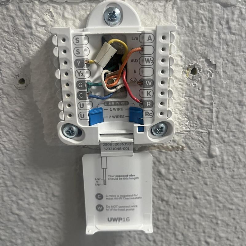 Heat pump thermostat wiring terminal with colored wires