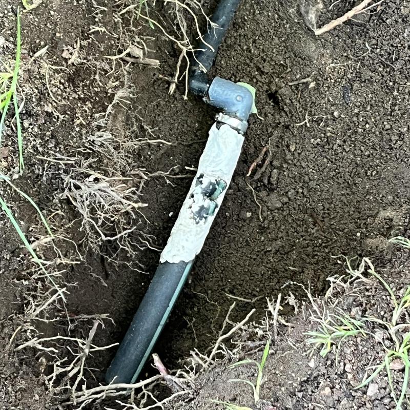Irrigation pipe with elbow joint in soil excavation