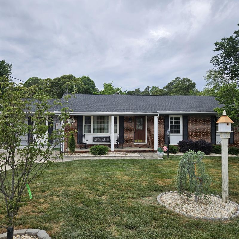 Asphalt shingle roof on brick ranch home