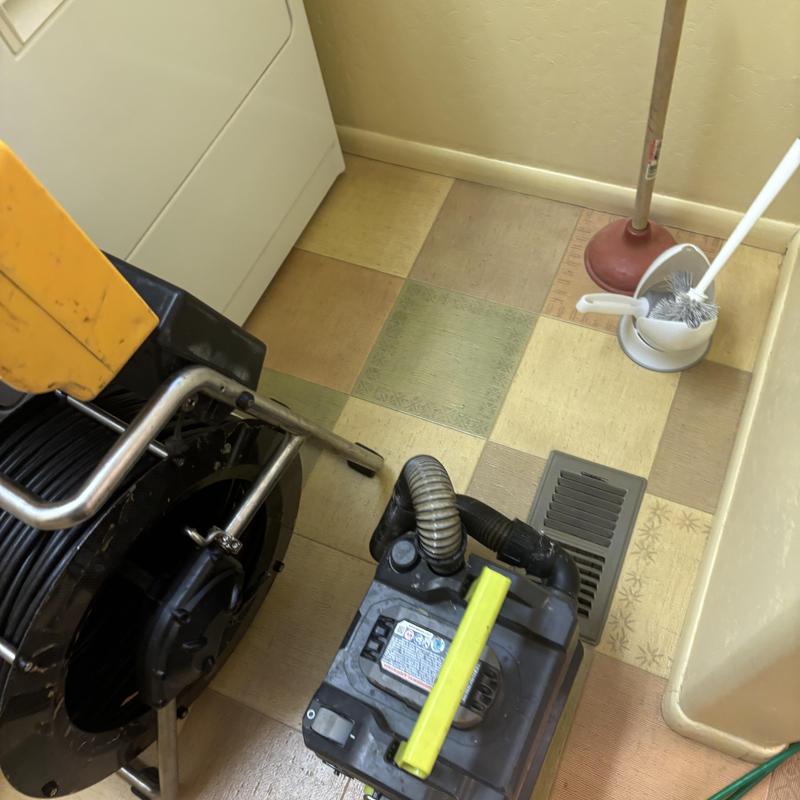 Toilet flange hydro jetting with drain cleaning machine Toilet flange hydro jetting with drain cleaning machine