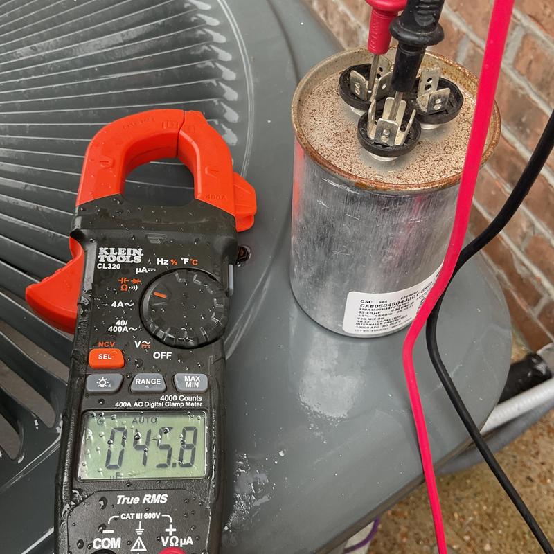 Capacitor testing with clamp meter on HVAC unit