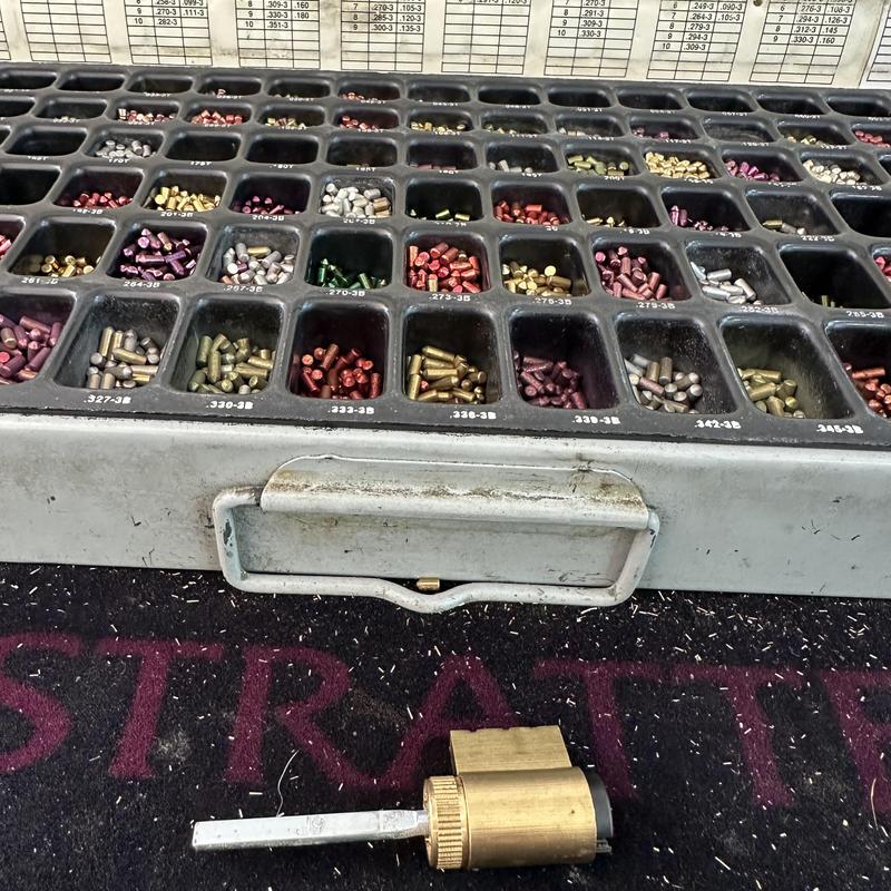 Lock pins assortment tray with cylinder lock core Lock pins assortment tray with cylinder lock core