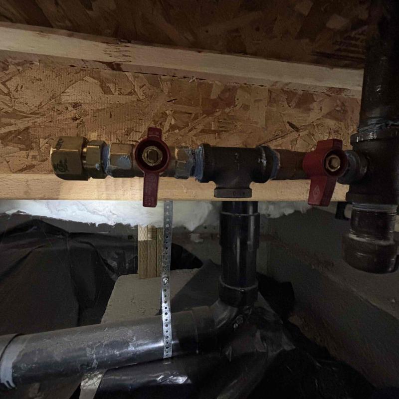 Gas test tee manifold under water heater installation