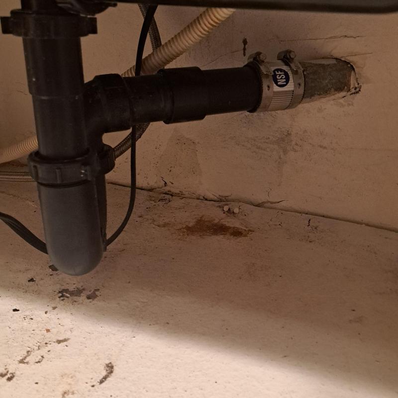 Kitchen sink drain pipe with secure clamp connection
