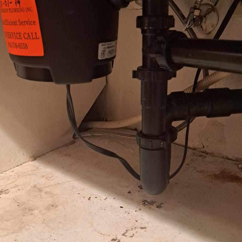 Kitchen sink drain pipe with garbage disposal unit