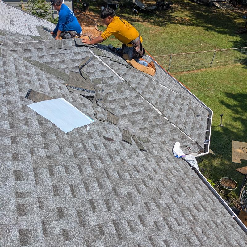 GAF HDZ asphalt shingles installation on roof ridge