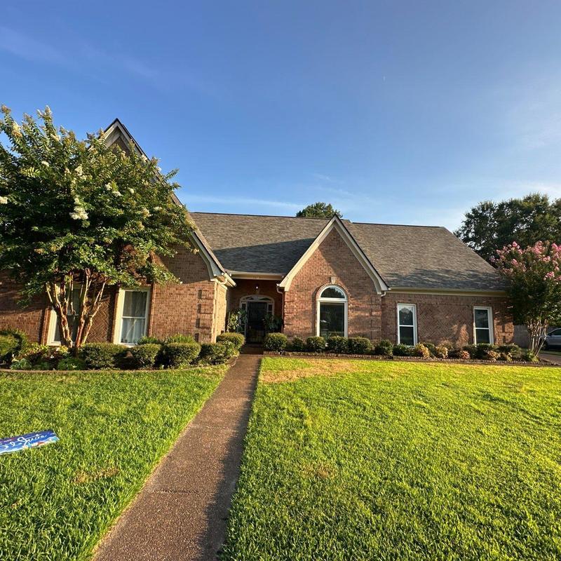 Owens Corning Oakridge asphalt roofing on brick house Owens Corning Oakridge asphalt roofing on brick house