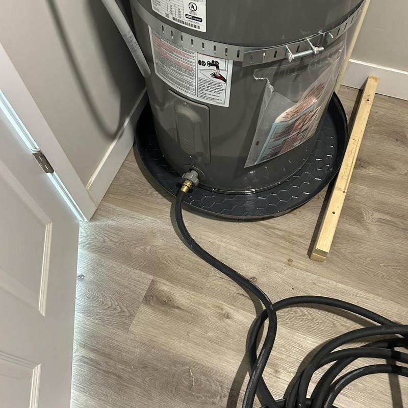 Water heater flushing with drainage hose attached