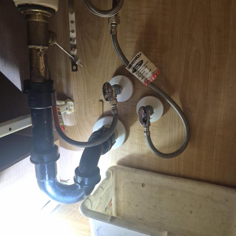 Flexible water supply lines with shutoff valves installation Flexible water supply lines with shutoff valves installation