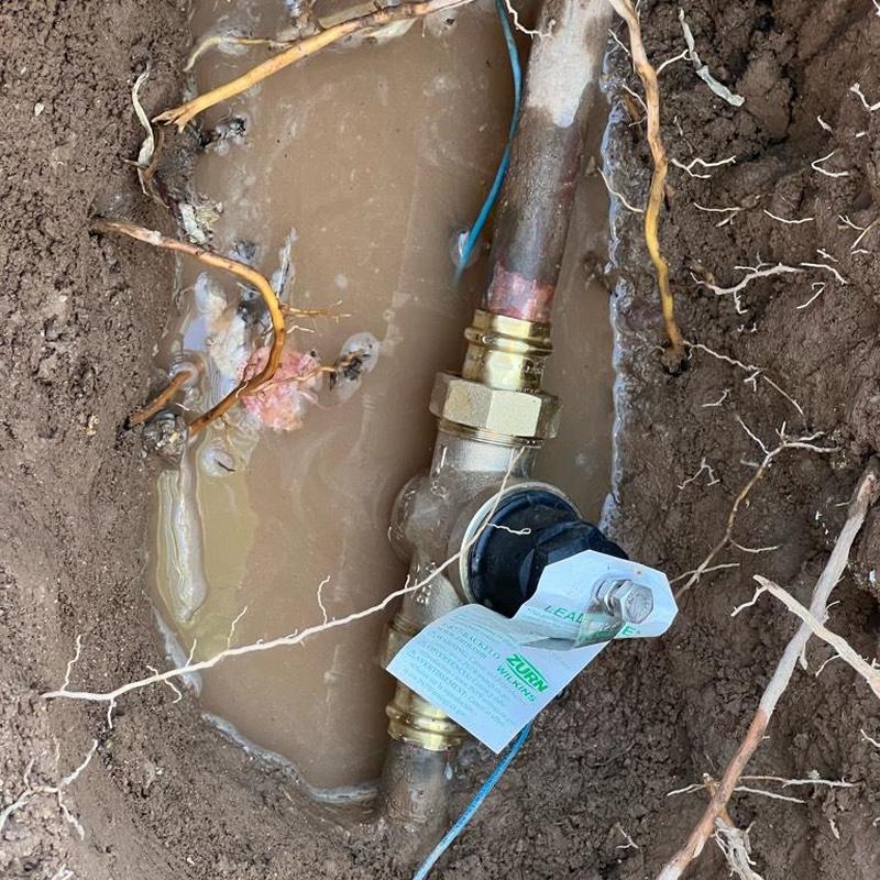 Pressure-reducing valve installed on main water line