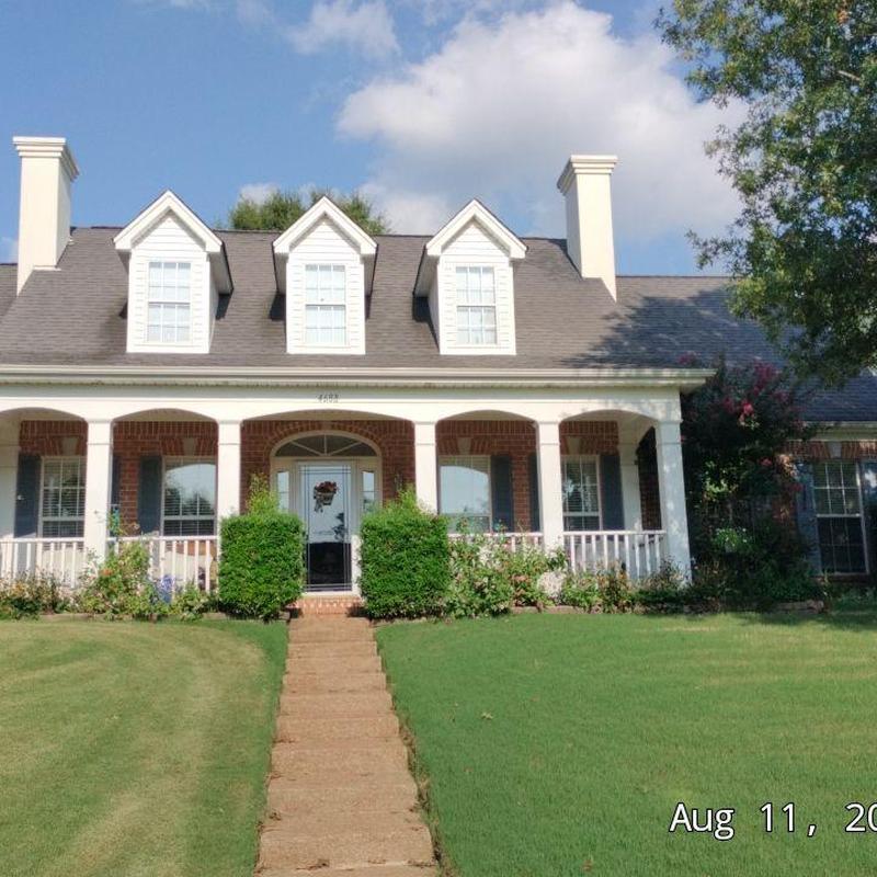 Owens Corning Oakridge asphalt roof on brick home
