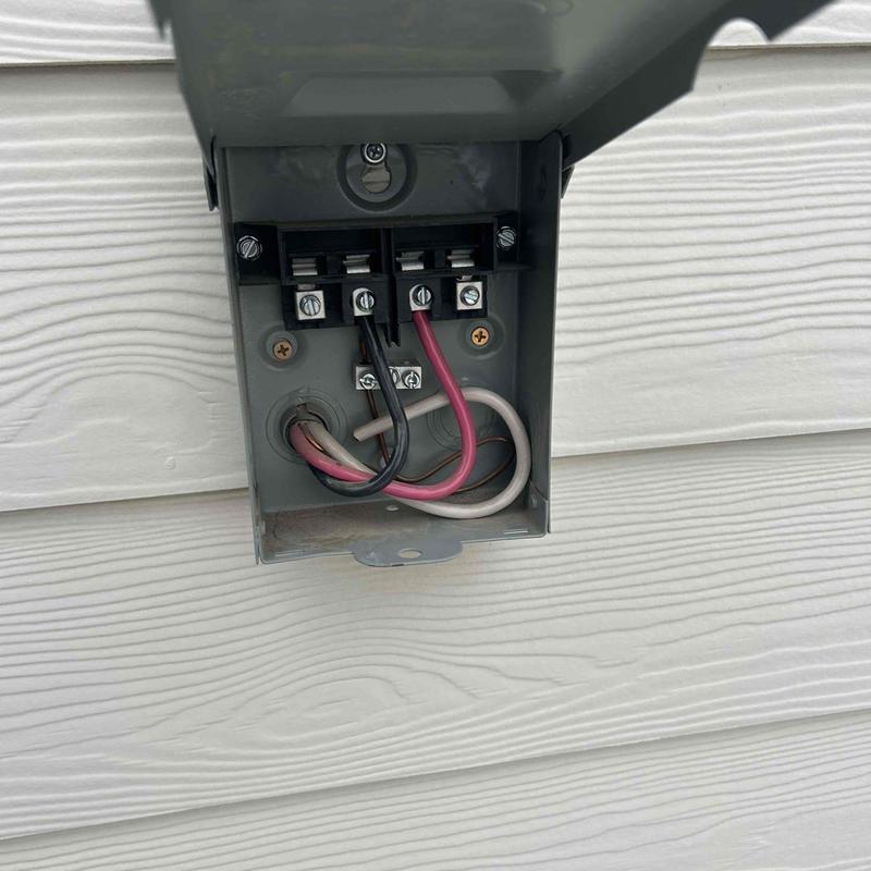 Hot tub disconnect box with wiring connections