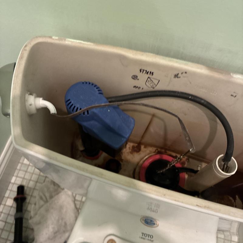 Toilet fill valve and flapper replacement inside tank Toilet fill valve and flapper replacement inside tank