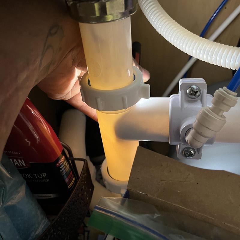 Kitchen sink outlet waste tee with plumbing connections