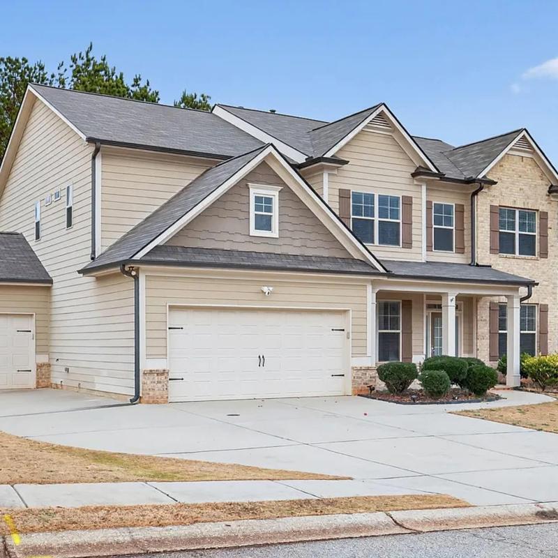 Asphalt shingle roof on residential home in Acworth, GA