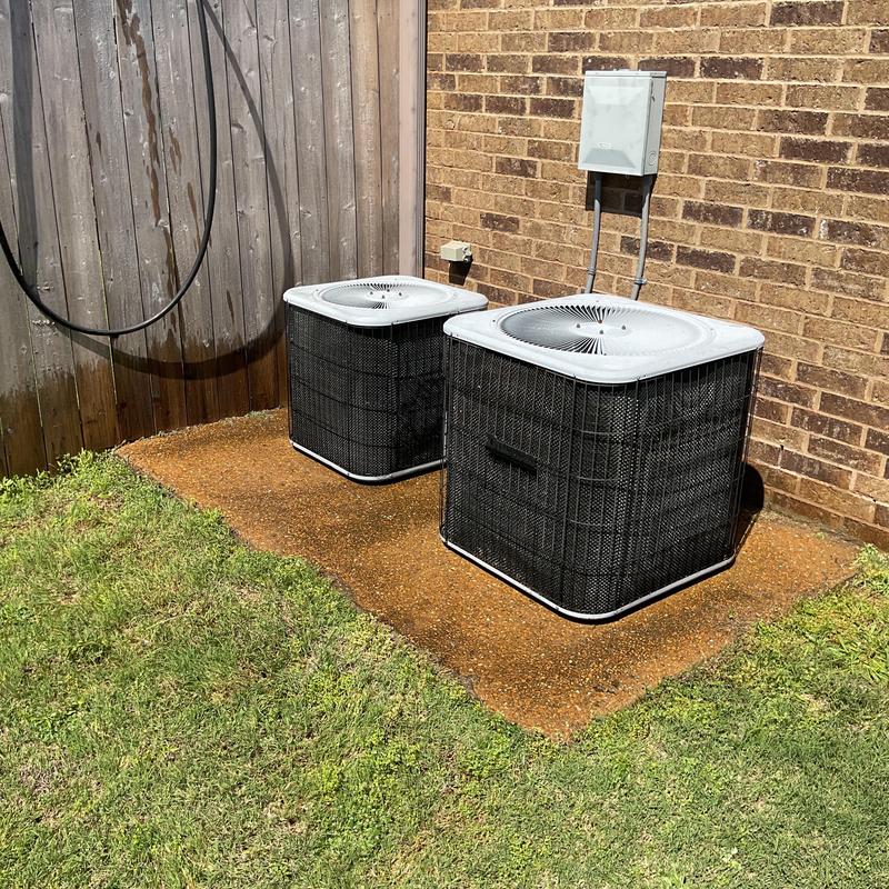 Dual run capacitors in outdoor HVAC units