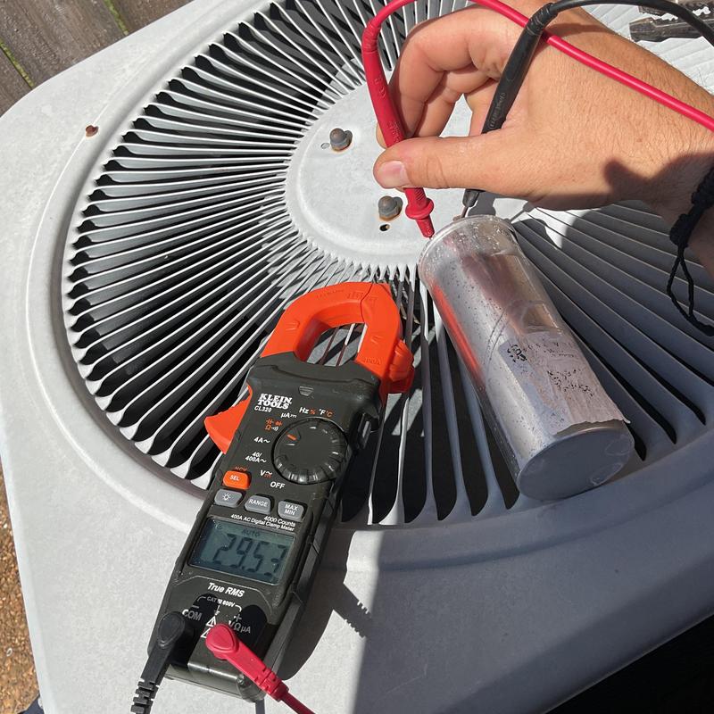 Dual run capacitor testing on HVAC condenser unit