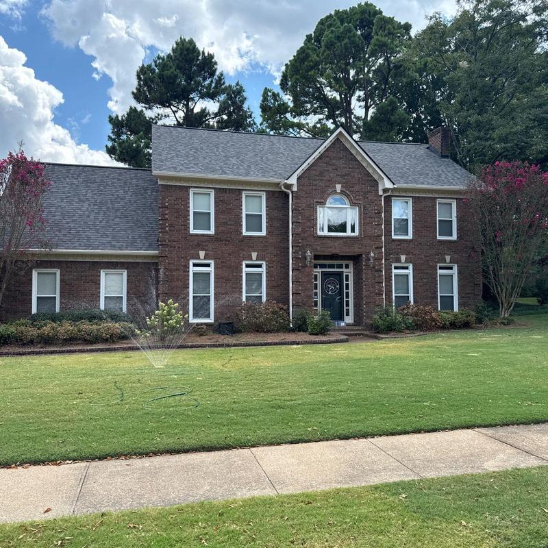 Owens Corning Oakridge asphalt roof on brick home