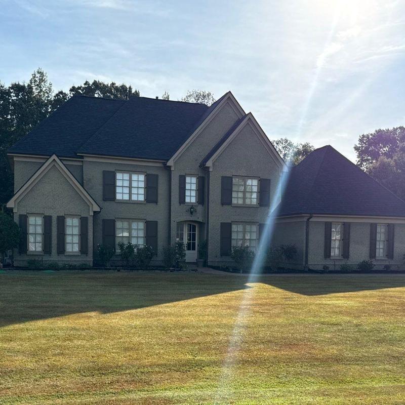 Owens Corning Oakridge asphalt roofing on Tennessee home