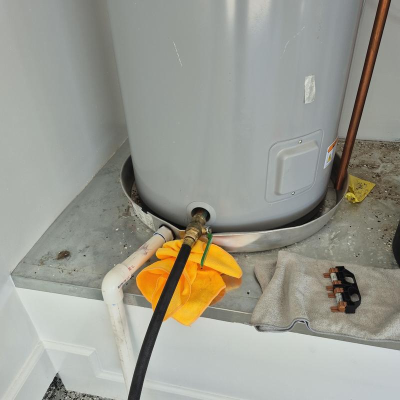 Water heater drain valve with hose and cloth cleaning Water heater drain valve with hose and cloth cleaning