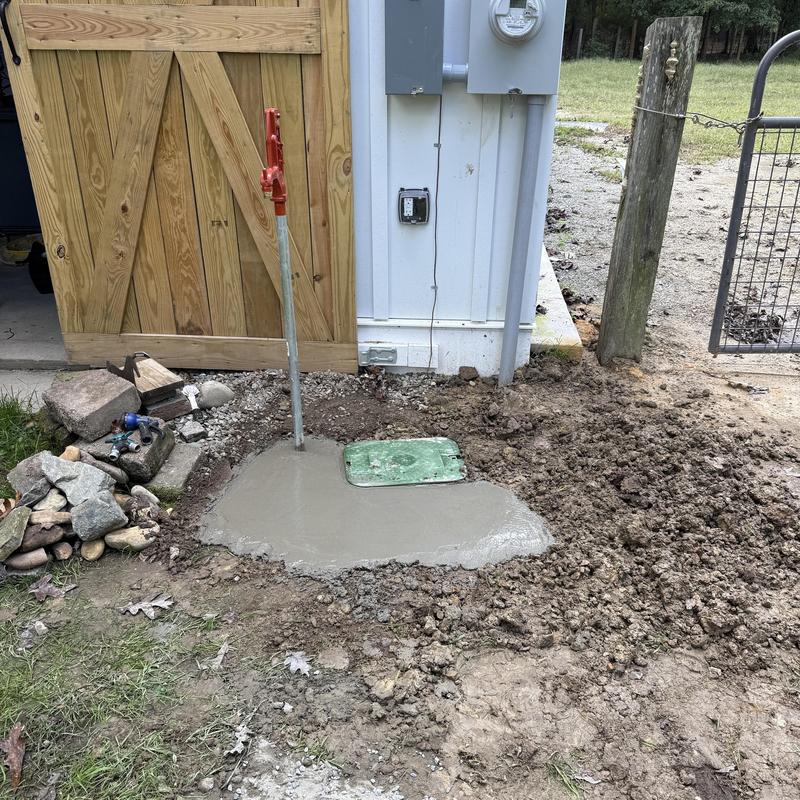 Woodford yard hydrant installation with concrete base Woodford yard hydrant installation with concrete base