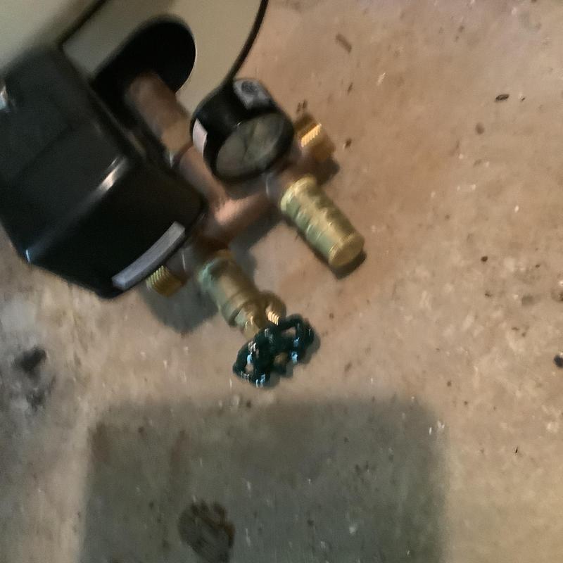 Expansion tank with tank tee and shut off valve installation Expansion tank with tank tee and shut off valve installation