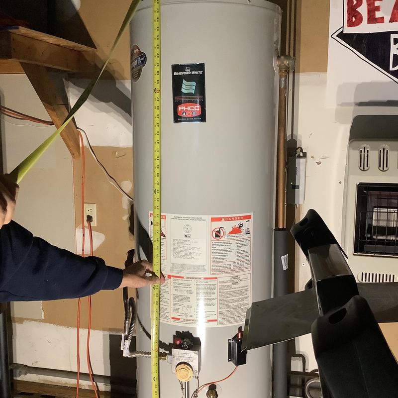 Natural gas water heater with measuring tape Natural gas water heater with measuring tape