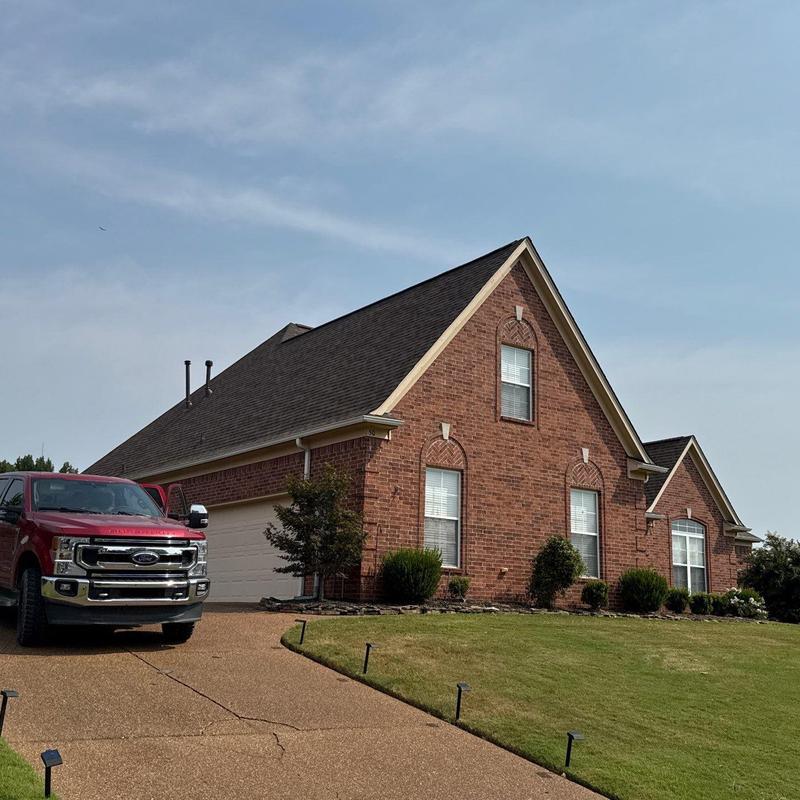 Owens Corning Oakridge asphalt roof on brick home