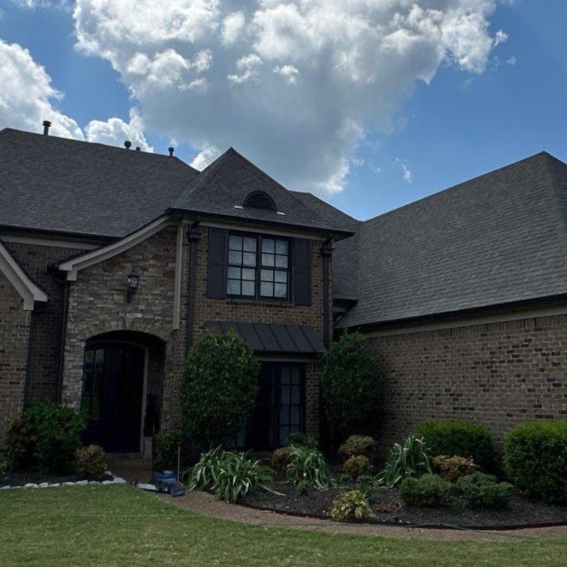 Owens Corning Oakridge asphalt roof installation, brick home