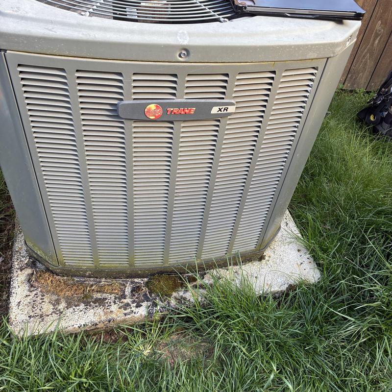 Trane XR air conditioner condenser unit outdoors Trane XR air conditioner condenser unit outdoors