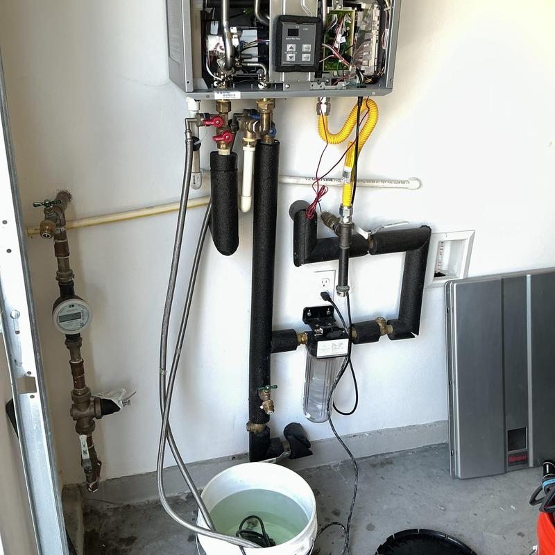 Tankless water heater system with maintenance flush
