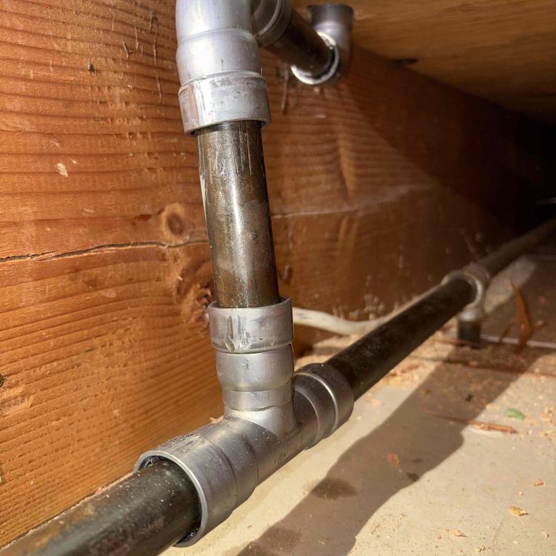 Gas supply pipe with T-joint in attic and subfloor