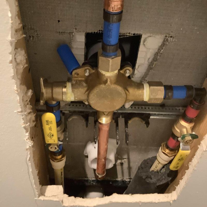 Tub and shower faucet valve with copper and PEX pipes Tub and shower faucet valve with copper and PEX pipes