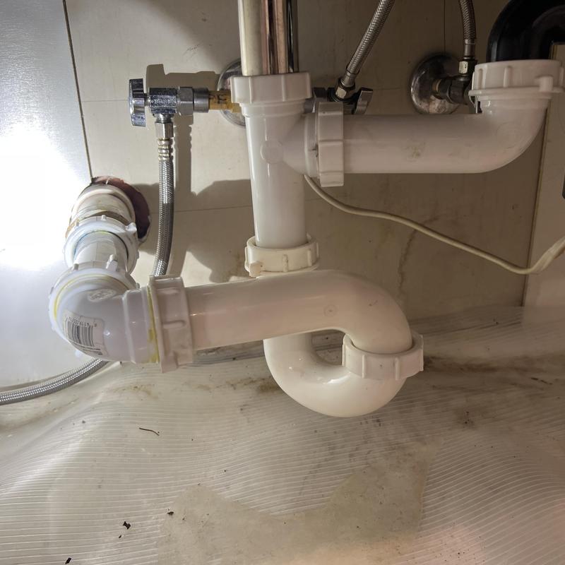 Kitchen sink PVC drain line plumbing installation Kitchen sink PVC drain line plumbing installation