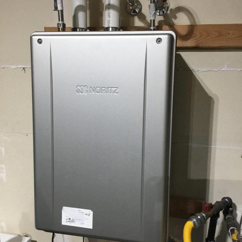 Tankless water heater system with gas line connection